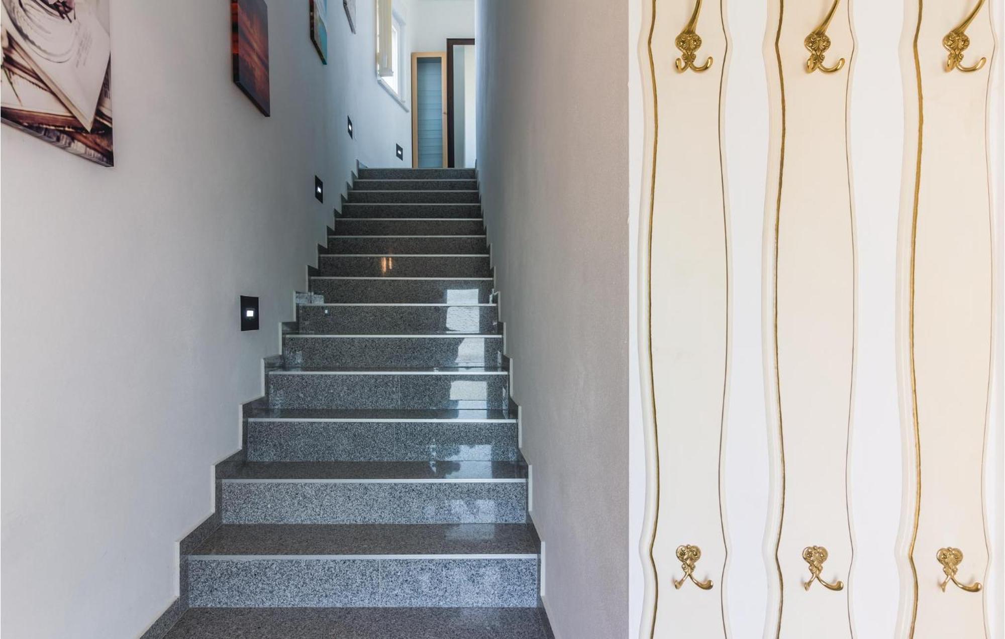 Stunning Apartment In Fazana With House Sea View Zewnętrze zdjęcie