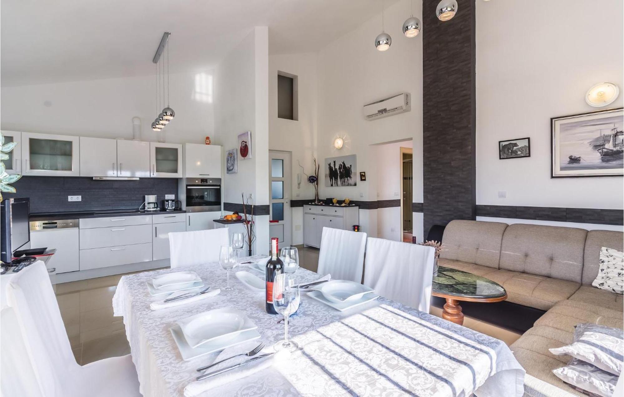 Stunning Apartment In Fazana With House Sea View Zewnętrze zdjęcie