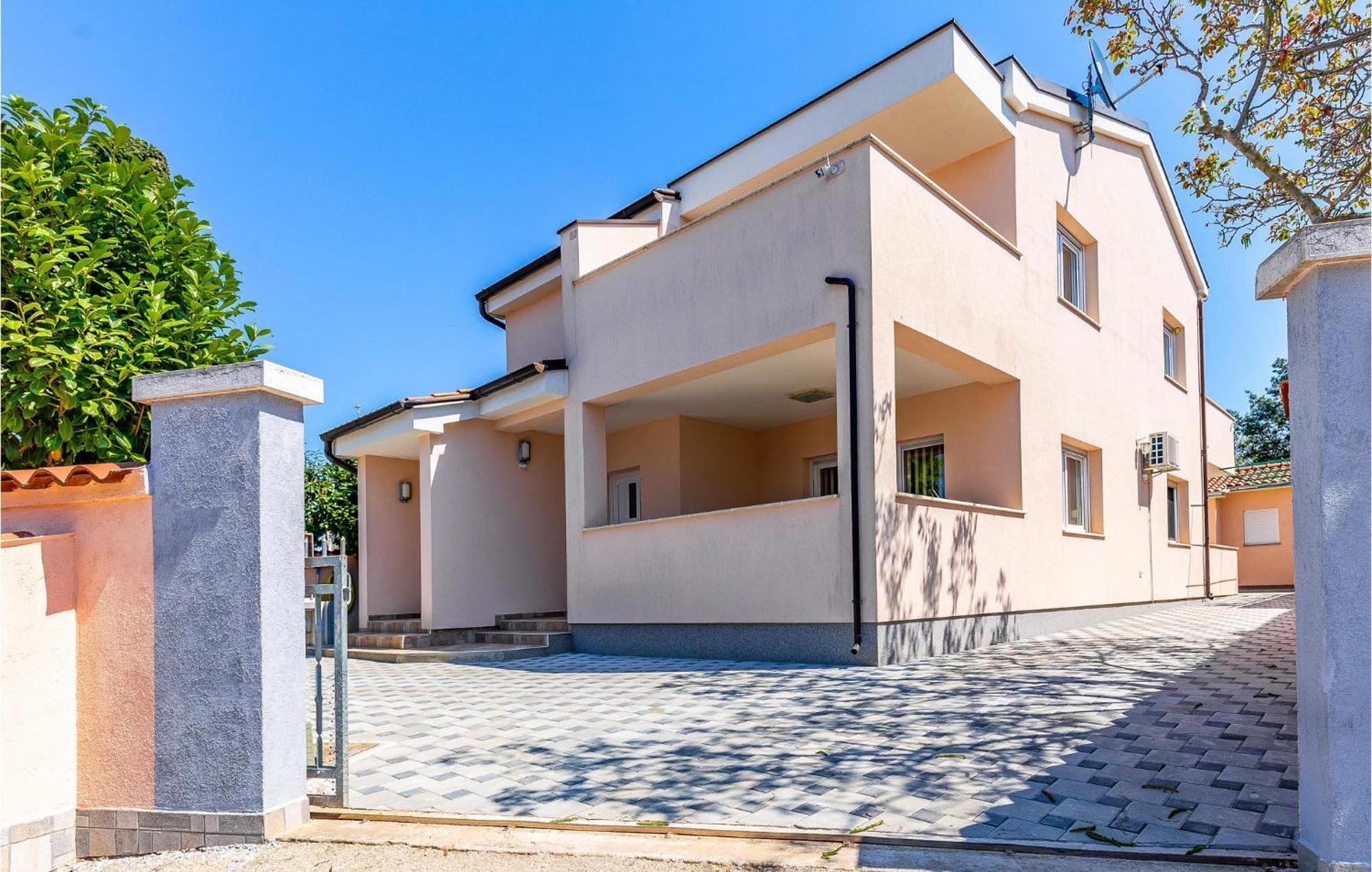 Stunning Apartment In Fazana With House Sea View Zewnętrze zdjęcie